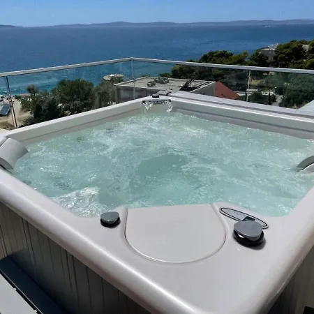 Luxe Hot Tube Apartment, With Views, Near スプリト