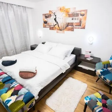Luxe Hot Tube Apartment, With Views, Near スプリト