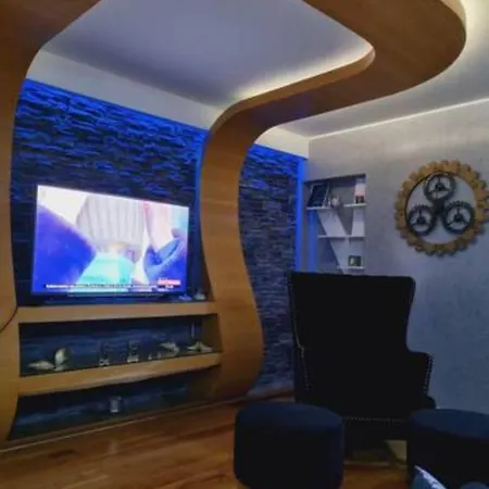 Luxe Hot Tube Apartment, With Views, Near アパート