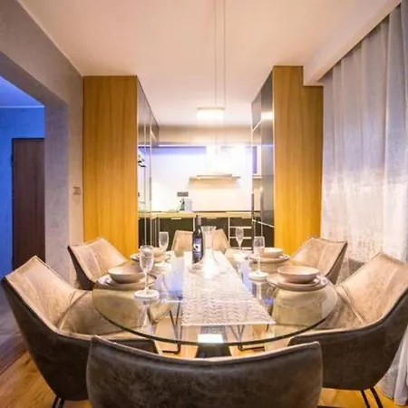 アパート Luxe Hot Tube Apartment, With Views, Near *