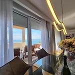 Luxe Hot Tube Apartment, With Views, Near *