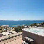 Luxe Hot Tube Apartment, With Views, Near Апартаменты