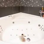 Luxe Hot Tube Apartment, With Views, Near Апартаменты