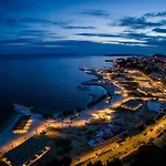 Luxe Hot Tube Apartment, With Views, Near Апартаменты
