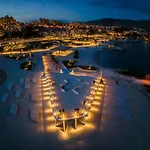 Апартаменты Luxe Hot Tube Apartment, With Views, Near *