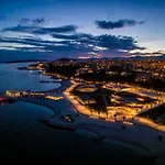 Luxe Hot Tube Apartment, With Views, Near Апартаменты *