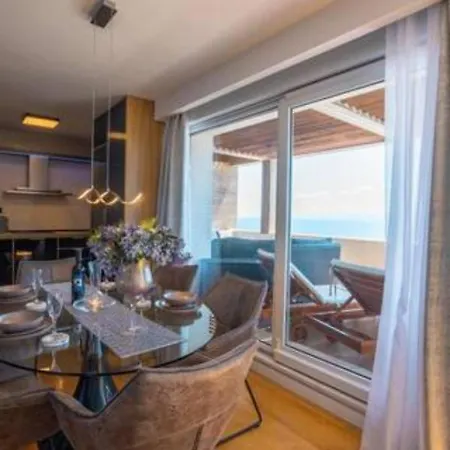Luxe Hot Tube Apartment, With Views, Near Daire *