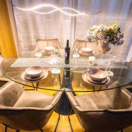 Daire Luxe Hot Tube Apartment, With Views, Near *