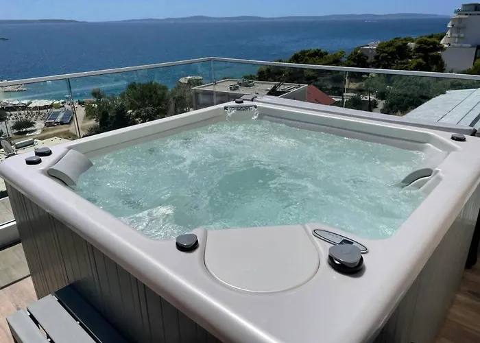 Luxe Hot Tube Apartment, With Views, Near Split