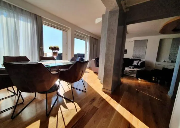 Luxe Hot Tube Apartment, With Views, Near Apartment *