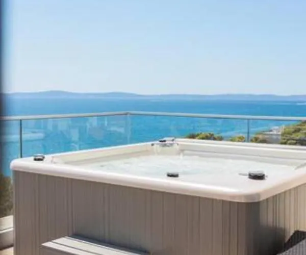Luxe Hot Tube Apartment, With Views, Near Apartment