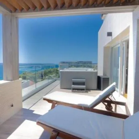 Apartmán Luxe Hot Tube Apartment, With Views, Near *